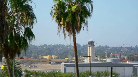 A view of an air traffic control tower at an airport in San Diego, Californ.. Stock-Footage 282714643