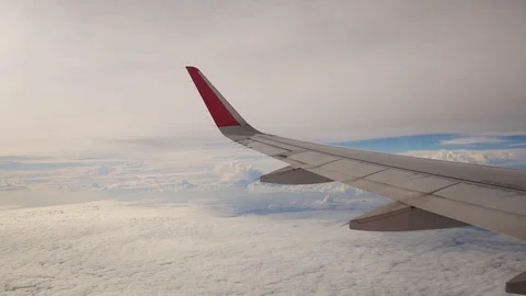 A view from the airplane. The aircraft is flying through the clouds Vídeo Stock 71754542