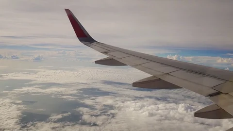 A view from the airplane. The aircraft is flying through the clouds Vidéo 71754986