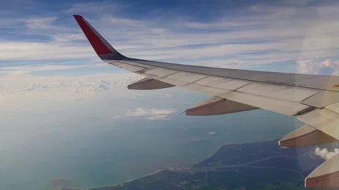A view from the airplane. The aircraft is flying through the clouds Vídeos de archivo 71755003