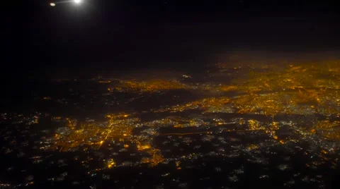 View  from airplane flying at night over big city Vidéo 62594252