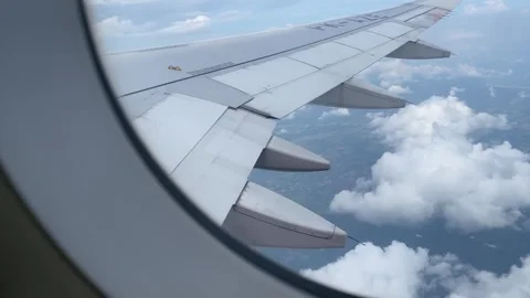 The view from the airplane window. 4k Vídeos de archivo 247019153