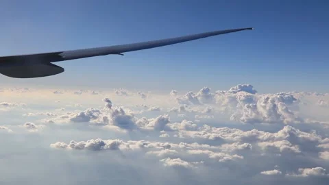 View from the airplane window to the clouds Vidéo 89329574