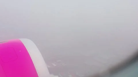 View from airplane window of even city blocks, roads and large technical Vidéo 307286943