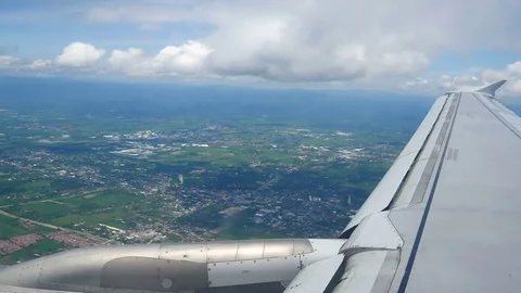 A view from the airplane window over the wings and engines. The planes are fl Видео 80105199
