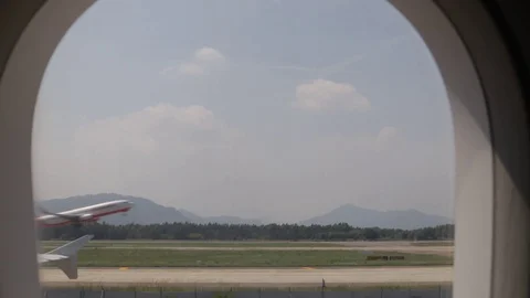 View from the airplane window of a take-off airplane Vídeos de archivo 120539840