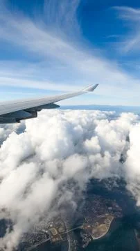 View from airplane window on the wing over Tokyo in Japan Foto stock