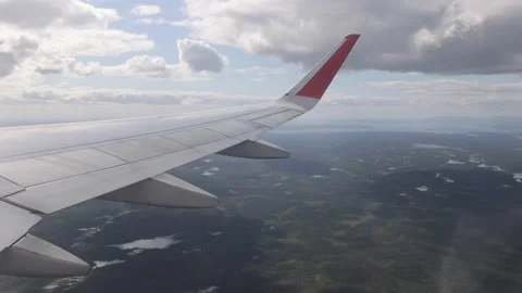 View of airplane wing over the landscape of Kirovsk, Russia. 스톡 동영상 343677581