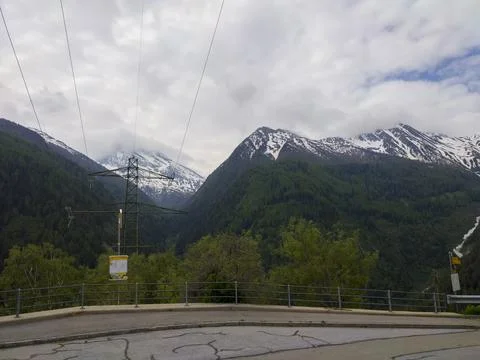 View of the alpine mountains from the road Stock-Fotos