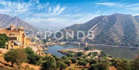 View of Amer (Amber) fort and Maota lake, Rajasthan, India Stock Photos