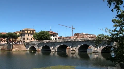 View to the ancient bridge of Tiberius (Ponte di Tiberio) in Rimini, Italy. 스톡 동영상 59964471