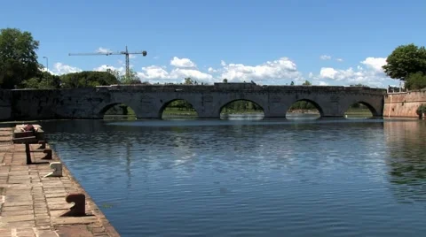 View to the ancient bridge of Tiberius (Ponte di Tiberio) in Rimini, Italy. Stock Footage 59964735