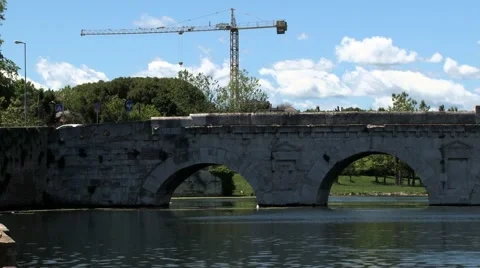 View to the ancient bridge of Tiberius (Ponte di Tiberio) in Rimini, Italy. Stock Footage 59964766