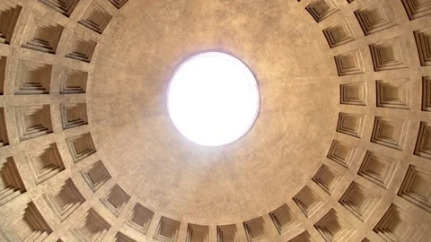 View of ancient roman Pantheon ceiling in Rome, Italy. Spinning sun rays coming Stockbeeldmateriaal 131980123