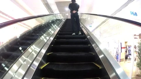 View and scene on the escalator, the movement of people Stock-Footage 129715300