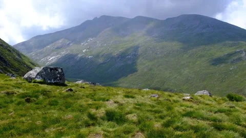 View of Aonach Mor in Ben Nevis mountain range, Scotland 스톡 동영상 247054953