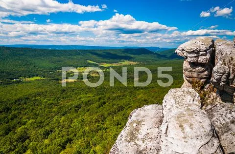 View of the appalachian mountains from cliffs on big schloss, in george washi Stock Photos