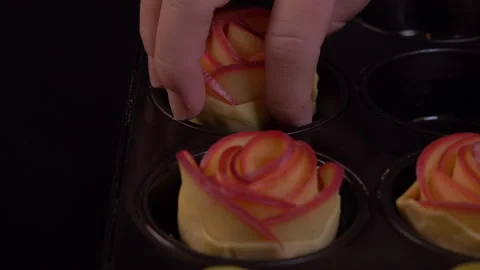 View of Apple Rose Pie Being Placed on Baking Pan Vídeos de archivo 130782034