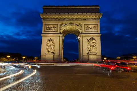 View of arc de triomphe during the twilight and long exposure image with ligh Foto stock