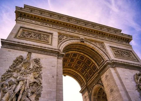 A view of the Arc de Triomphe located in Paris, France A view of the Arc d... Stock-Fotos