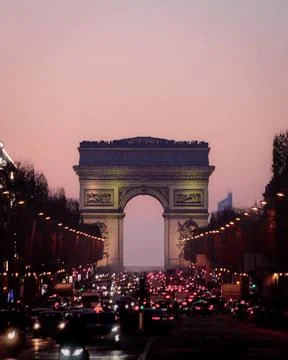 View of arc de triomphe over sunset from champs elysees Fotos Stock