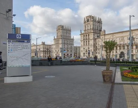 View of the Architectural complex Minsk Gate on Station Square 库存照片