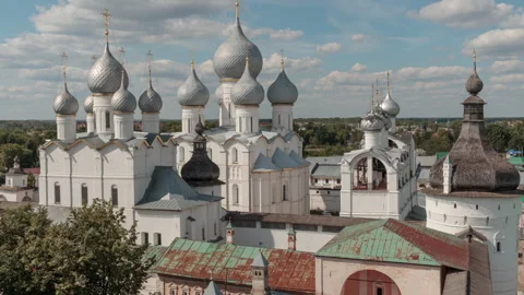 View of the Assumption Cathedral and belfry in Rostov Kremlin. Vídeo Stock 294673856