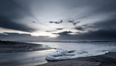 View of the Atlantic ocean with stormclouds and swirl patterns under a dra... Foto stock