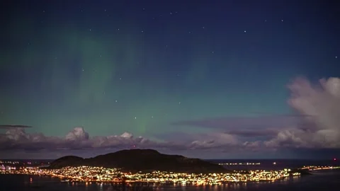 View of the aurora borealis over the city of Alesund, Norway. 库存影片 340641098