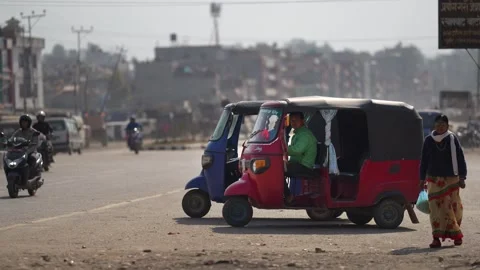 View of auto-rickshaws and street traffic in Dhangadhi, Nepal. 스톡 동영상 335476412