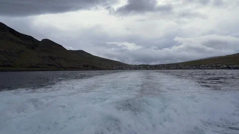 View from back of cruise boat between islands.  Video stock 124204918