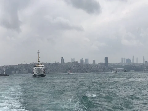 A view from the back grotto of the bosphorus in istanbul 스톡 동영상 80638358