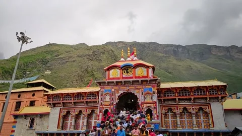 View of the Badrinath Temple in Badrinath, Uttarakhand, India Stockbeeldmateriaal 137150449