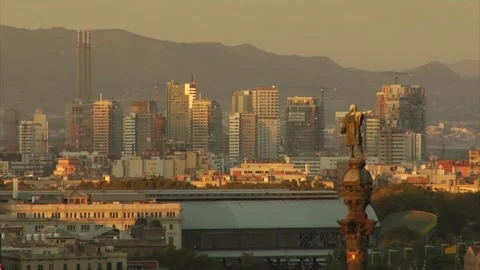 View of Barcelona, Spain and statue of Columbus Stockbeeldmateriaal 154405103