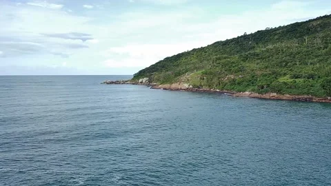 View of Barra da Lagoa beach and Canal da Barra in Florianopolis. 스톡 동영상 314531387