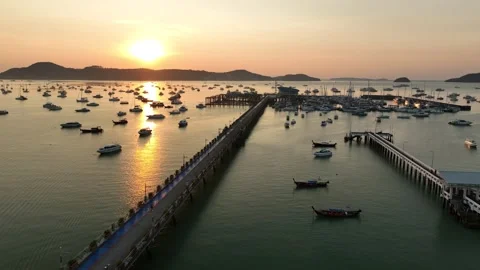 View of the bay with boats Vídeos de archivo 272277007