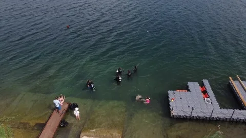 View on the beach area with divers Vídeo Stock 157374157