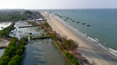 View of the beach with beautiful blue waves in the afternoon Video stock 289607098