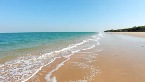 View of the beach at Beyt Dwarka in Gujarat, India. Sea waves crashing on shore Stockbeeldmateriaal 150510161