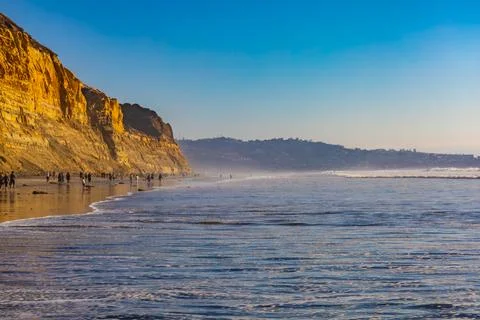 View of the beach, ocean and cliffs on a sunny day Stock-Fotos