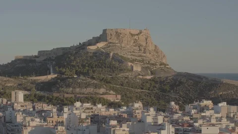 A view of the beautiful ancient castle located on the mountain. Stockbeeldmateriaal 98420579