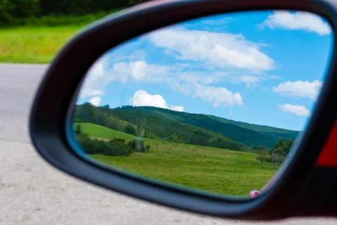 The view to the beautiful land through mirror of car Foto stock