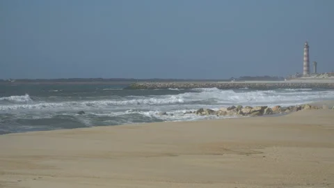 View of a beautiful ocean sandy beach with the blue waves rolling into the shore Stock-Footage 91247606