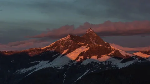 View of beautiful snowcapped mountain on a winter day Stock-Footage 66001802
