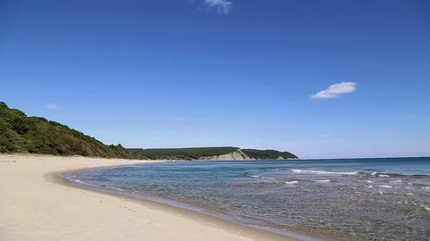 View to the beautiful wild beach 스톡 동영상 82416182