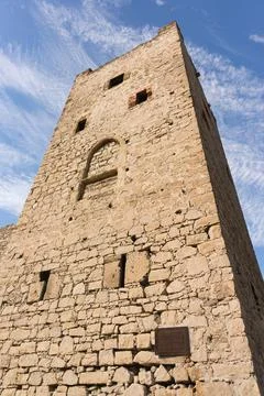 View from below of the Clement Tower of the medieval fortress of Kafa in Feod Foto stock