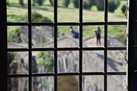 View between the iron bars of the castle  Foto stock