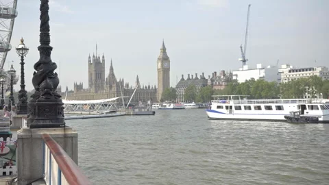 A view of Big Ben from across the river Video stock 250224363
