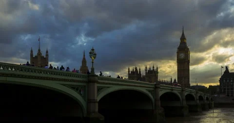 View of Big Ben, Westminster Bridge, the Thames, London. Time lapse, evening Видео 58292536
