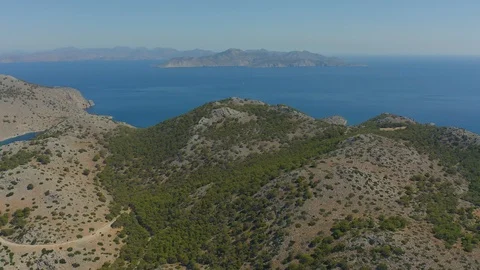 View from the bird's eye view of the mountains, the roads, the Bay, the 스톡 동영상 118844375